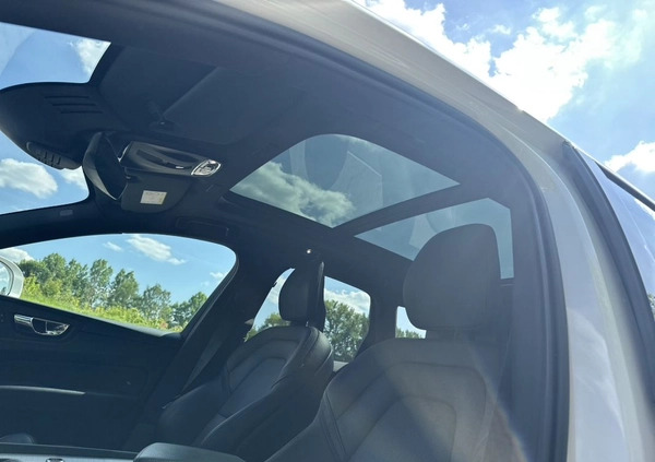 Volvo XC 60 cena 129900 przebieg: 173000, rok produkcji 2018 z Włoszczowa małe 781